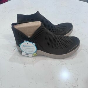 New Bzees Cloud Technology Slip-On Shoes size 8